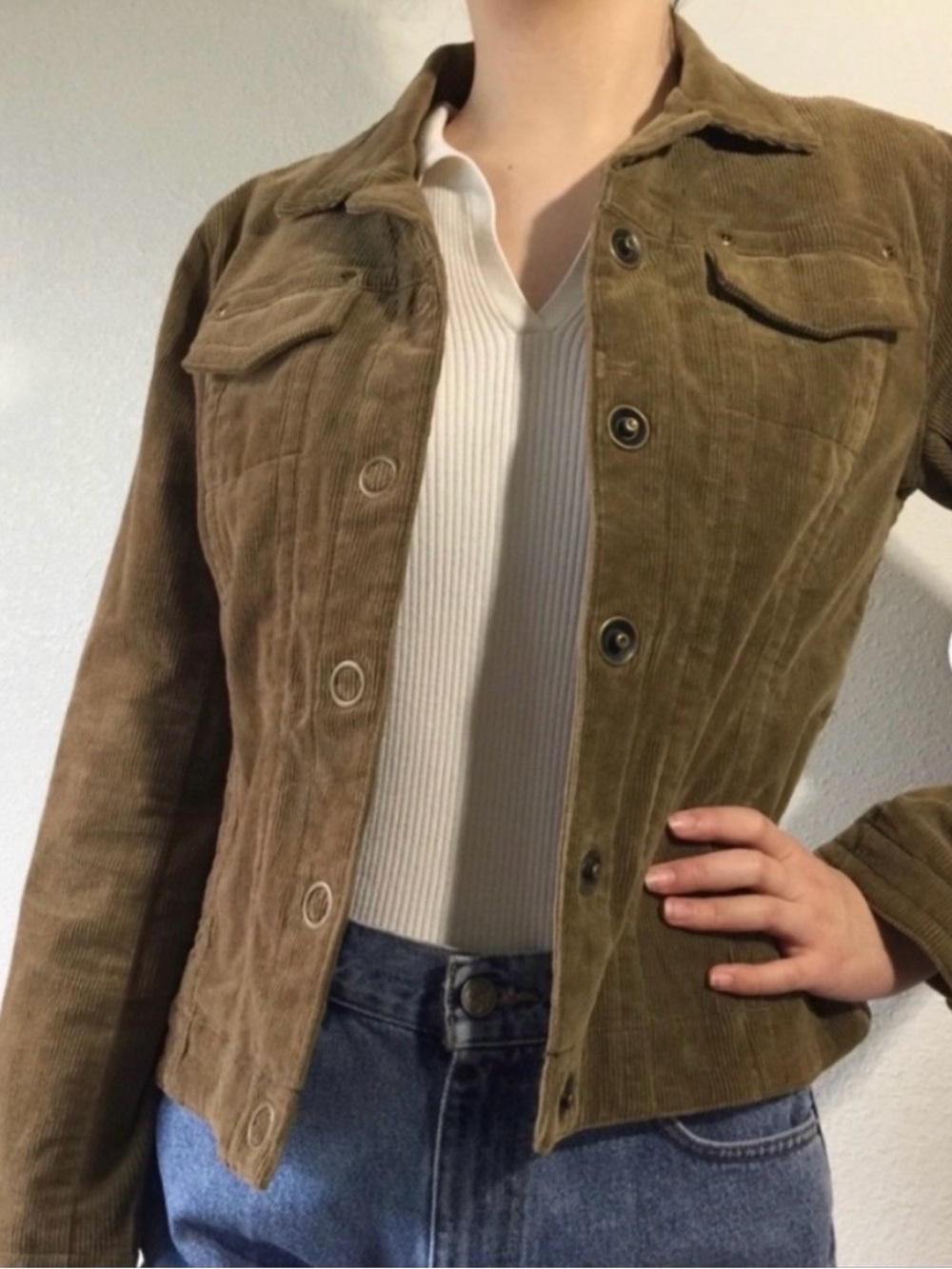 CAbi Casey Corduroy Cropped Trucker Jacket Button Front Women’s
Sz S